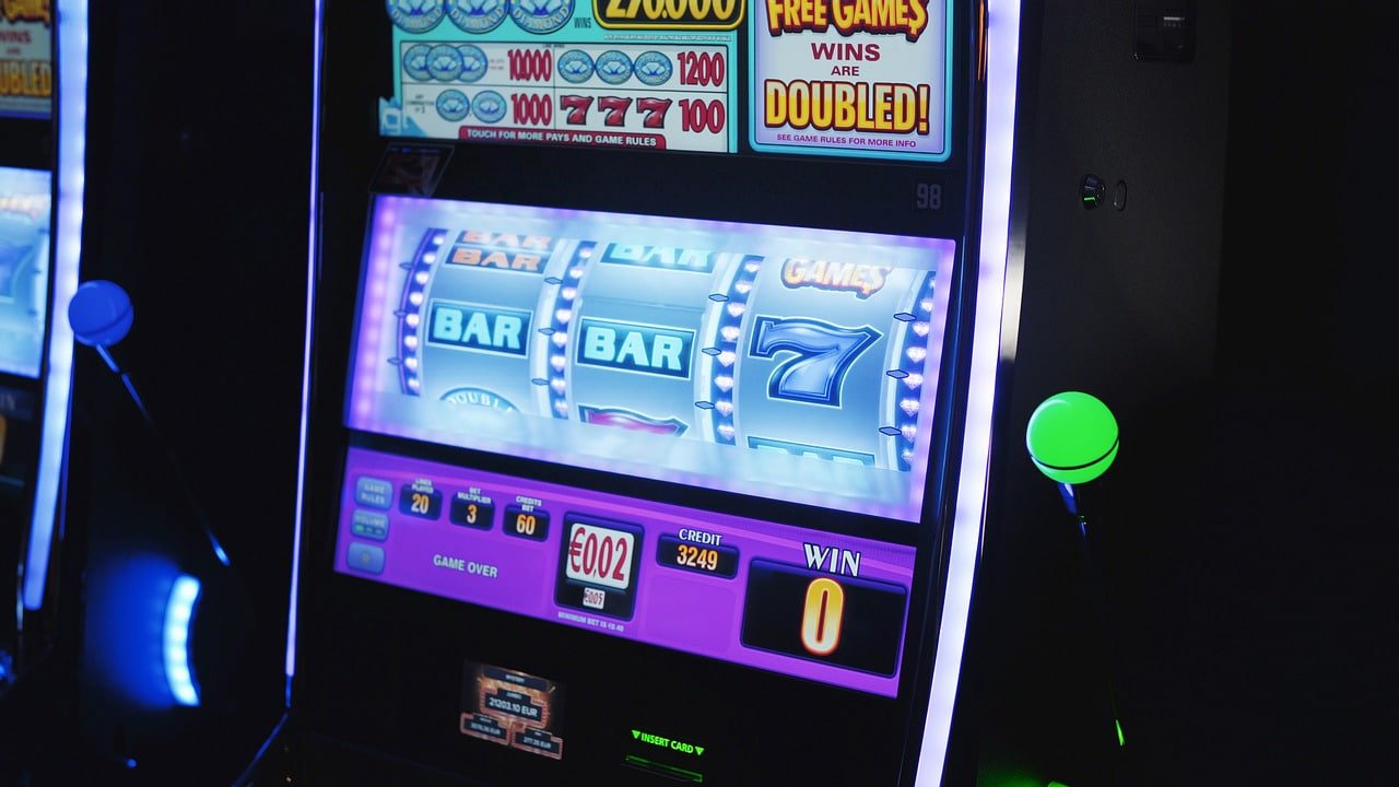 Filipino player accessing vipph app sports betting and live casino on a mobile browser